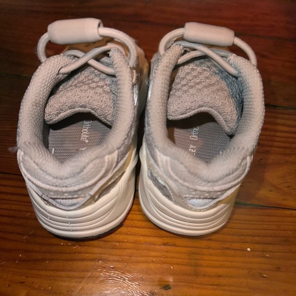 Yeezy Boost 700 V2 Infants ‘Static’ - Picture 4 of 4